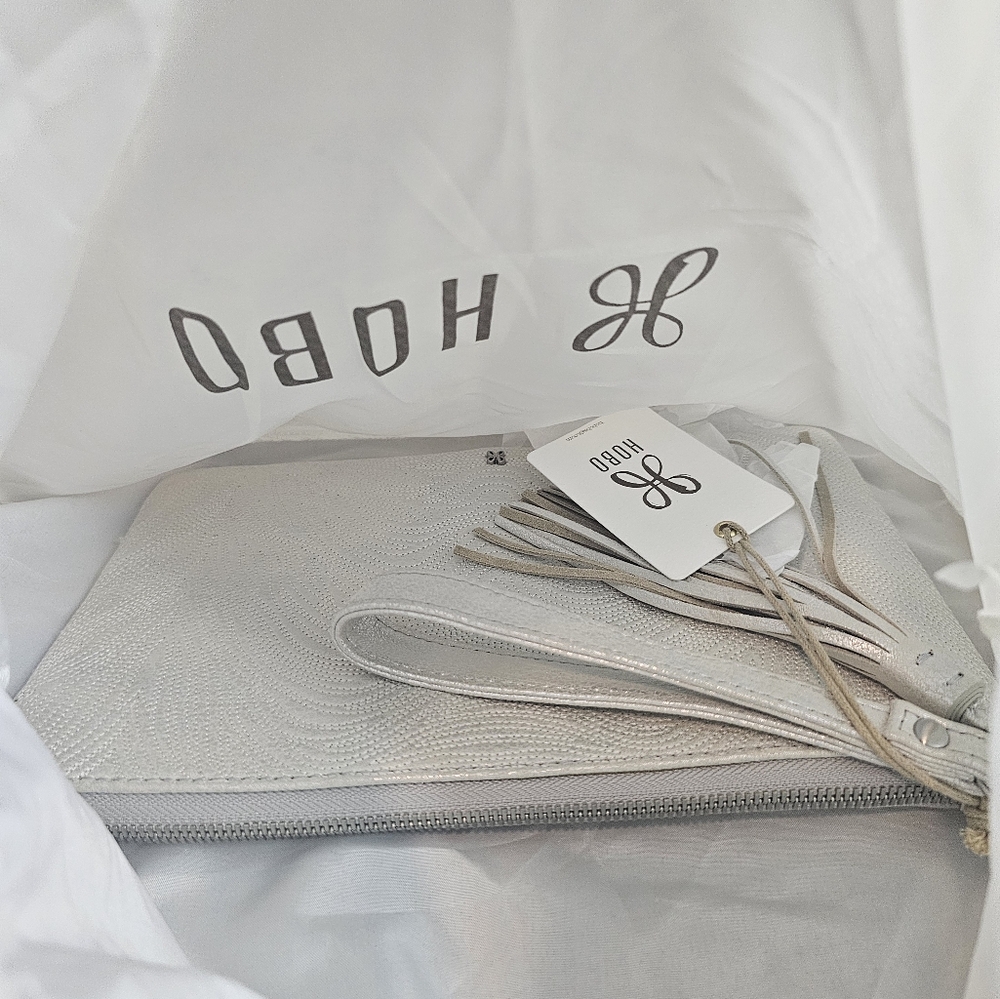 HOBO Wayfare Wristlet Wallet Clutch Silver White Pearlescent Brand New with Tags